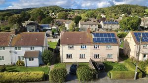 Aerial/Setting- click for photo gallery